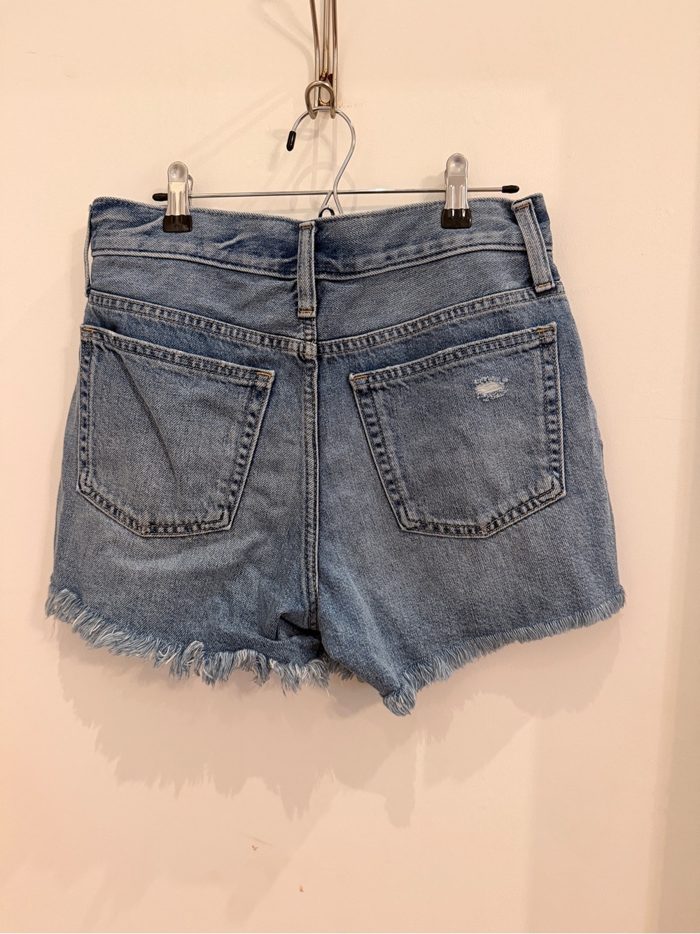 GAP Boho Chic Frayed Distressed Ultrasoft Denim Raw Hem Shorts Size 25 - Picture 3 of 4